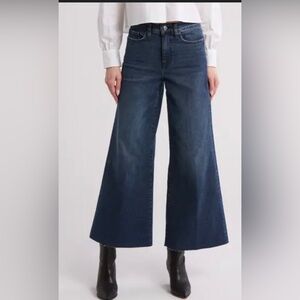 Frame dark washed high rise wide leg jeans
Size 30
no flaws​